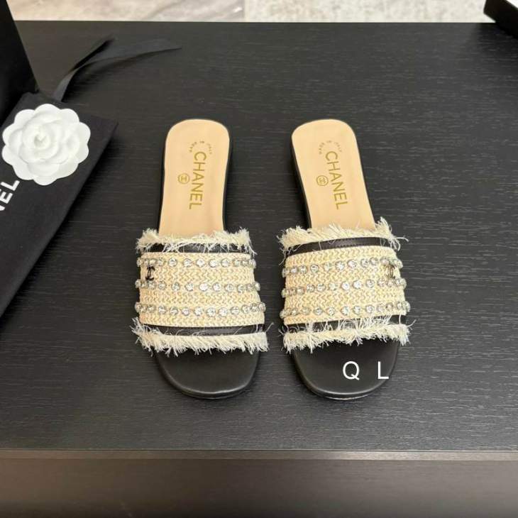 Picture of Chanel Slippers _SKUChanelsz35-40LL07083169